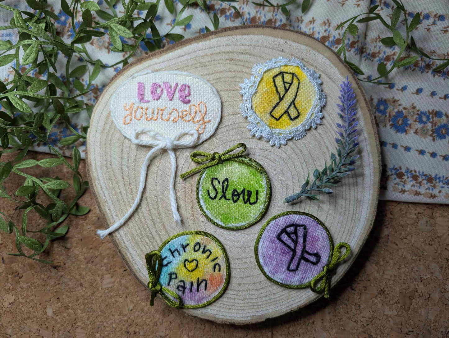 Spille ricamate a mano