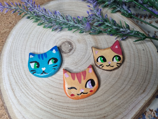 Spille scolpite e dipinte a mano