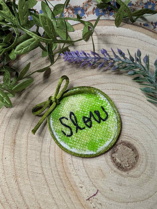 Spille ricamate a mano